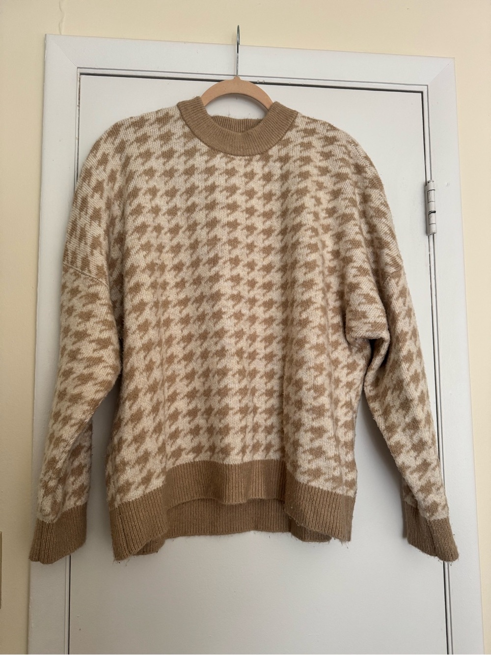 Women’s Abercrombie Houndstooth Crewneck Sweater - Beige & Cream